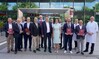 Wirtschaftsminister Reinhard Meyer (M.) hat im Beisein von Dr. Christiane Stehle (r.) und Prof. Dr. Emil Reisinger (l.) drei Zuwendungsbescheide an die Universitätsmedizin Rostock übergeben (© Universitätsmedizin Rostock)